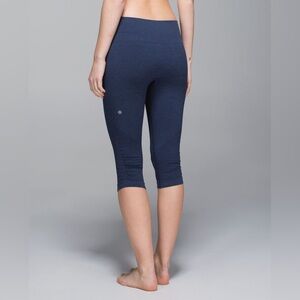 Lululemon “ In The Flow Crop “ size 4